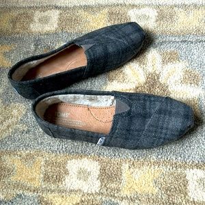 Brand new gray wool fleece lined TOMS sz 8.5